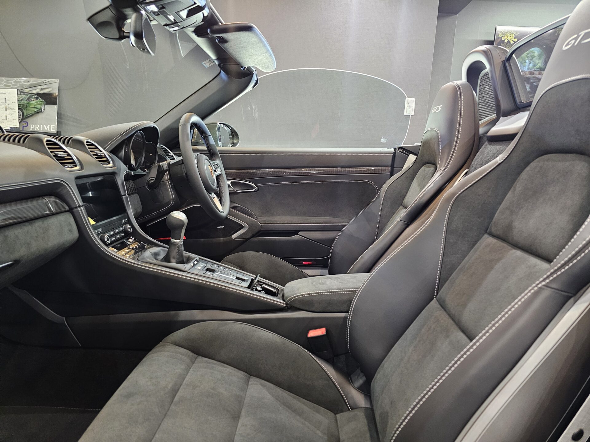 ポルシェ718ボクスターGTS4.0 アベンチュリングリーン 内装レザーアルカンターラコーティング